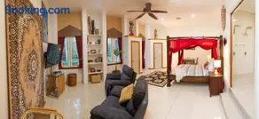 LUXURY Apartment Studio PORT DOUGLAS 65 SQ MTRS and Bath - Image 4