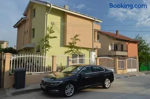Yanis - Image 5