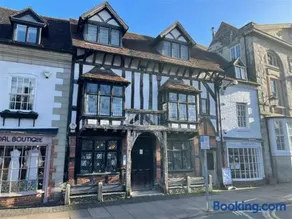 Little George, Henley-in-Arden Luxury Apartment with Private Parking - Image 2