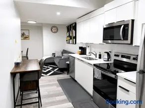 Stylish furnished 2bedroom suite near YYC Airport - Image 1