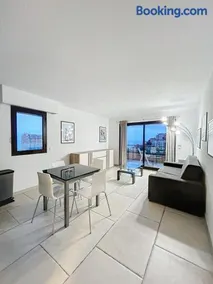 Luxurious 3 Rooms, Pool, Bnbrickeys - Image 2