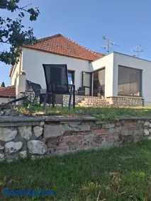 Sluneční villa Terezka Lednice ,penzion pro skupiny se snídaní,degustací vín - Image 1