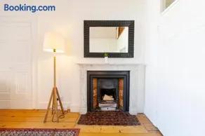 Luxury 2 bedroom Clifton flat with free parking - Image 3