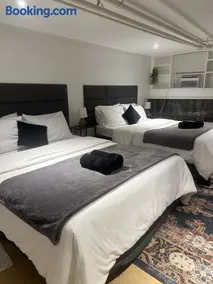 Beautiful and Cozy Apartment 20 mins from Times Sq - Image 1