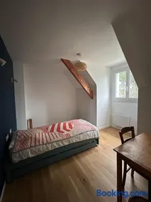 Family house with garden - Image 2