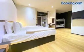 9D City & 9D Express Hotel - Image 2