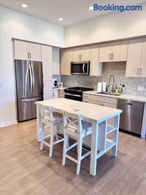 Peaceful 1BR Escape, Courtyard View & Garage - Image 3