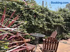 Adorable 1bedroom guesthouse in Narwee with deck - Image 4