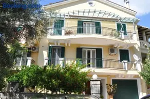 Jennifer's Apartments - Image 1