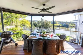 Regentville Waterfront Luxury Residence - Image 4