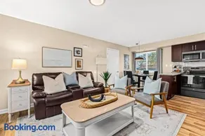 New! Beautiful 1BR in Sharon Lane - Image 5