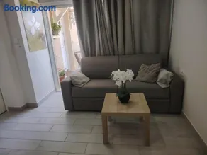 Charming quiet studio with pool - Image 3