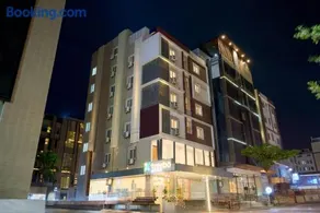 Treebo Saffron Suites, Near Financial District & Us Consulate - Image 1