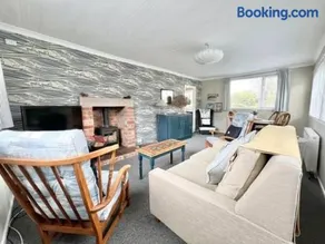 2 bedroom chalet bungalow on Humberston Fitties. - Image 3