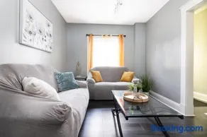 3BR Gem Near Falls-Sleeps 6 Comfortably - Image 5