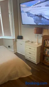 Bexhill Beautiful Sea Front Bungalow - Image 5