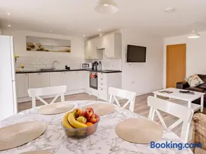 3 Bed in Newport oc-90246 - Image 3