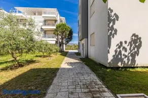 Lalzi Bay Family Retreat 2BR Apartment by PikHost - Image 2