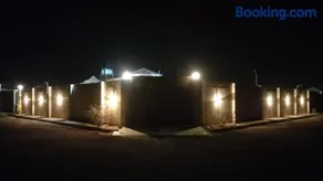شاليه هاوس مون الفاخر ست غرف نوم ماستر مع ثلاث صالات واسعة - Image 3