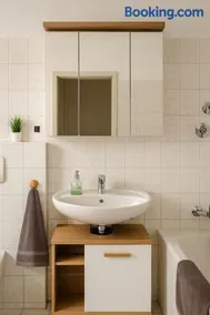 Charmantes Apartment mit Stellplatz WLAN Netflix Nähe Bahnhof - Image 5