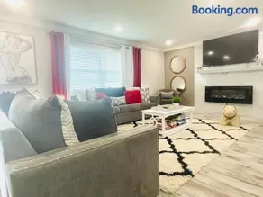 WOW Free Heated Pool and Hot Tub Modern Home 3 Miles To The Beach - Image 4