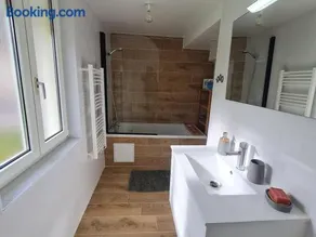 Petite maison rénovée proche centre Lunéville, jardin, barbecue, parking privatif, à 30 min de Nancy - Image 2