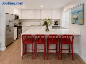 Modern 2 Bedroom Townhome in Palos Verdes - Image 2