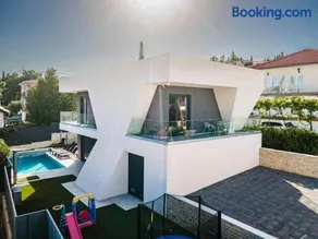 Villa Skyline- near beach and city center with heated pool - Image 2