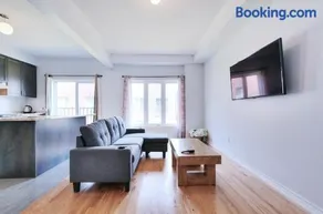 Serene 3 Bedroom Home in Pickering Near Toronto - Image 1