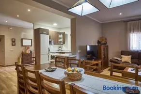 Cosy House in San Bartolomé de Pinares with Mountain View - Image 1