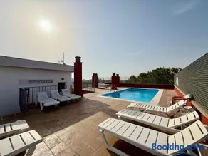 Skyline Pool Apartment - Image 3