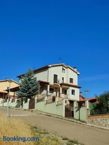 Vivienda de Uso Turístico en entorno maravilloso - Image 2