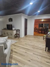 Cabin near Dogwood Canyon, Top of the Rock, Branson - Image 3