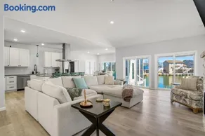 Mulligan Home - Waterfront, boat dock & community pools! - Image 2