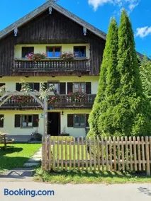 Appartement de vacances avec barbecue, terrasse et jardin | Vue jardin - Image 1