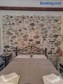 Traditional house in Kampia - Image 3