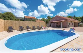 Three-Bedroom Holiday Home In Dubrava - Image 1