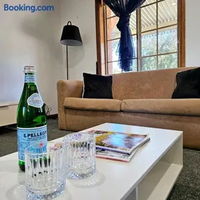 The Little Benalla Escape - Cosy Country Getaway - Image 1