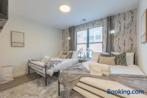Opulence in Olive with Free Parking, 2 BR 2 baths Suite, 5 beds and Sleeps 8 - Image 3