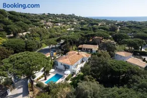 Luxury family villa with large pool, garden & outdoor dining near beach, Domaine l'Oiseau Bleu in Sainte-Maxime - Image 2