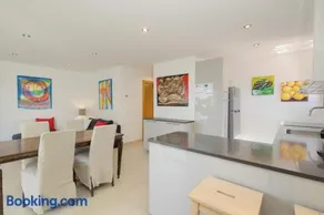 Cozy holiday home by the beach in Costabella, Marbella - Image 1