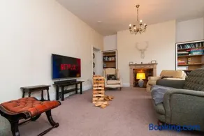 Spacious 4 Bedroom Maisonette in Central Matlock with River Views & Wi-Fi - Image 2