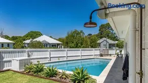 Bangalow Breeze - Lovely Pool - Walk to Centre - Image 1