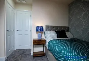 Luxury 5BDR with City Access, Free Parking and Wi-Fi - Image 4