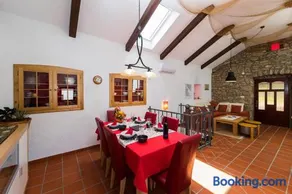 Old Stone House - Image 5