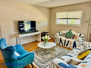 Chic Home with Expansive Backyard- duplex back unit - Image 3