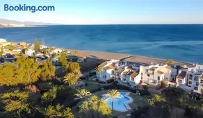 Appartement de vacances avec terrasse, piscine et internet haut débit | Vue jardin - Image 3