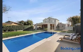 Pool House Barwon Heads 4 bedroom 2 bathroom Pool Great Yard Family friendly - Image 1