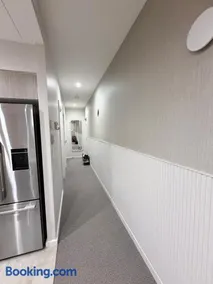 24 Bromley St private room in a luxurious shared apt - Image 2