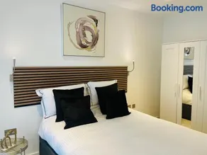 Extra large spacious 1 Bedroom private apartment, Nr St Albans City Station, Business, contractor, Parking, WiFi - Image 5